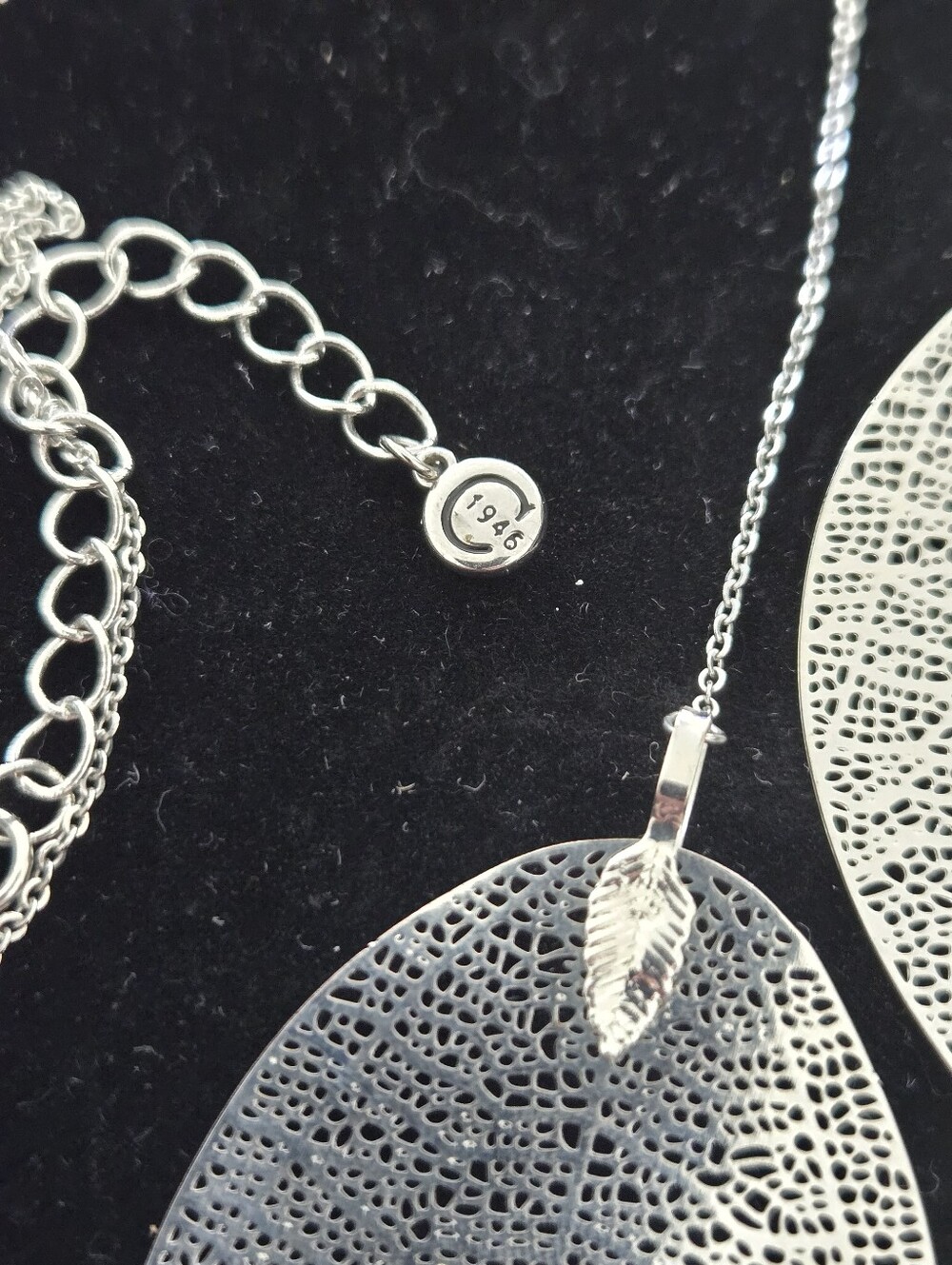 1946 Silver Leaf Trio Pendant Necklace -  28" With 3" Ext 7" Drop - Picture 5 of 8